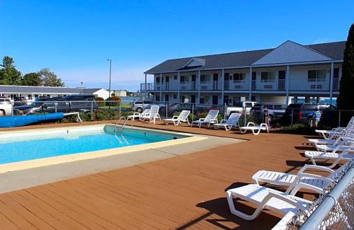 Mackinaw City Hotel | Sunrise Beach Motel