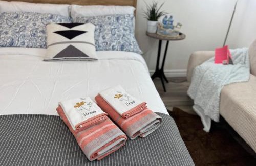 Woodbine Gardens House | Sunrise BnB - Free Parking