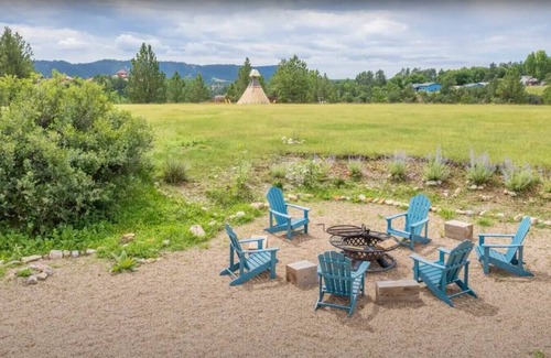 Hot Springs Cabin | Sunrise Cabin at Highland Meadows - King Bed and Views