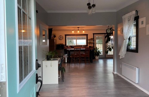 Sandspit House | Sunrise Cabin Private Beach Front Accommodation