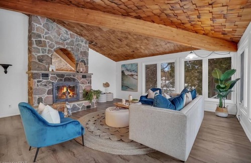Fenelon Falls Cottage | Sunrise Cottage - Private Beach on Sturgeon Lake
