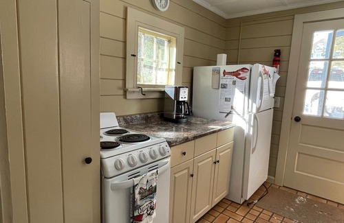 Bailey Island Cottage | Sunrise Cottage. Relaxing waterfront deck on the rocky shore of Bailey Island.