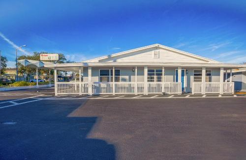 Le Barons Of Titusville Hotel | Sunrise Inn by OYO Titusville FL