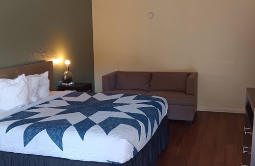 West Lake Forest Hotel | Sunrise Inn & Suites