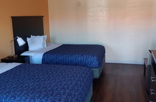 West Lake Forest Hotel | Sunrise Inn & Suites