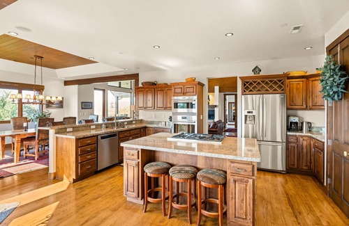 Carbondale House | Sunrise Luxury | Hot Tub, Game Room & Valley Views