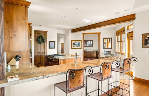 Carbondale House | Sunrise Luxury | Hot Tub, Game Room & Valley Views