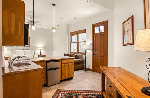 Carbondale House | Sunrise Luxury | Hot Tub, Game Room & Valley Views