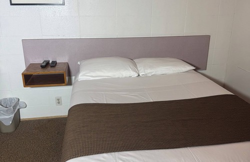 Consort Hotel | SUNRISE MOTEL