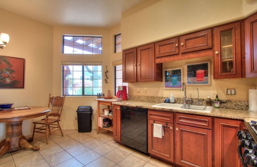 The Hills On La Canada House | Sunrise, Mountains, 2 bedrooms, Casual Southwest Luxury and lots of art & light!