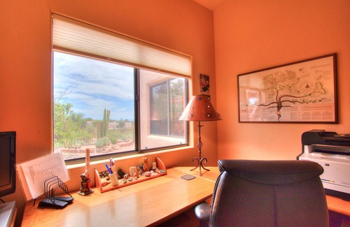 The Hills On La Canada House | Sunrise, Mountains, 2 bedrooms, Casual Southwest Luxury and lots of art & light!