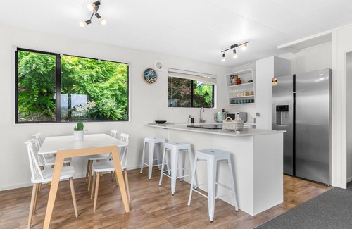 Snells Beach House | Sunrise Point - Snells Beach Holiday Home
