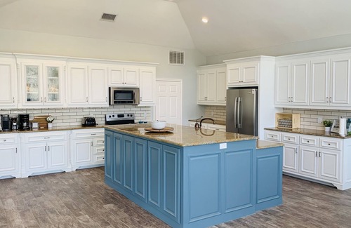 Seven Points House | Sunrise & Shine in this Large Home with 2 Master Suites, WiFi, Kayaks and more!