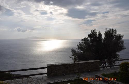 Megas Yialos-Nites House | Sunrise Stone Residence