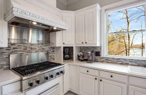 Flowery Branch House | Sunrise Villa - 7000 sf: 5 king/1 queen/7 single beds, heated pool, great views