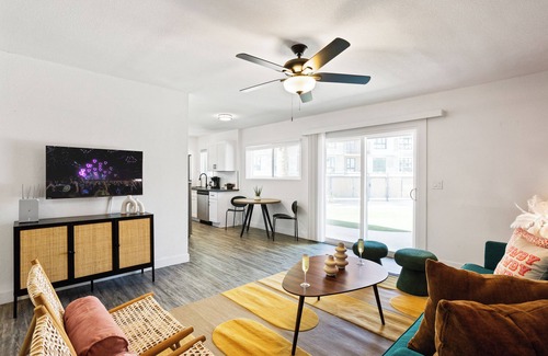 South Scottsdale Cottage | Sunrise Vista-walk to Downtown Old Town & Bars!