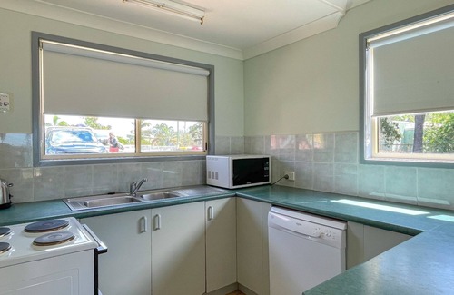 Traviston House | Sunrise Whole House - Burrum Heads-5BR-Air Con-Pets Welcome