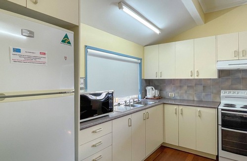 Traviston House | Sunrise Whole House - Burrum Heads-5BR-Air Con-Pets Welcome