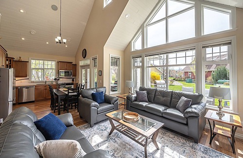 Okanagan-Similkameen House | Sunrock Meadow Cottage | Osoyoos Lake | 4BR Near Pools