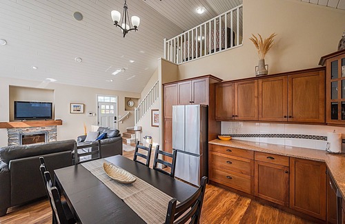 Okanagan-Similkameen House | Sunrock Meadow Cottage | Osoyoos Lake | 4BR Near Pools