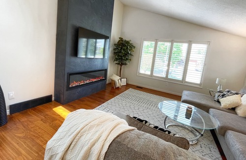 White Oaks House | Sunroom, Cinema & Pool table Spacious Central Home!