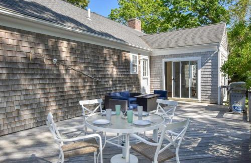 East Dennis House | Sunroom Spacious Deck 8 Mins to Mayflower Beach