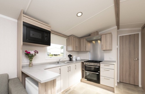 Looe House | Sunsaver Caravan by Belvilla