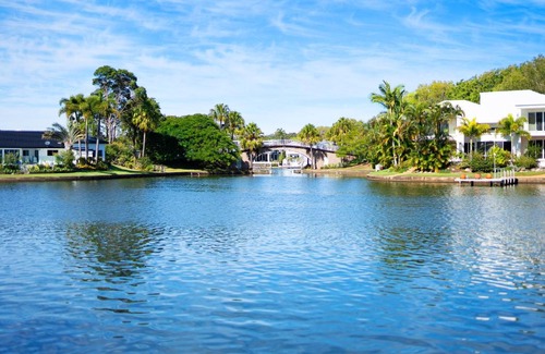 Noosaville House | Sunseeker Noosa Waters