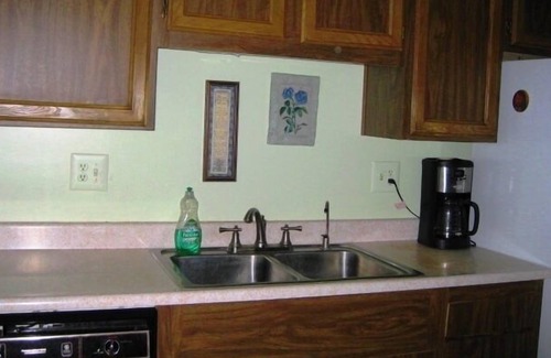 Sun City House | SUNseekers Getaway 2BR/1BA for 2-4 guests. Close to golf and rec centers