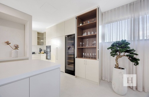 Morisset Park House | Sunset and Serenity Trinity - Luxury Lakefront Living with Relaxed Leisure