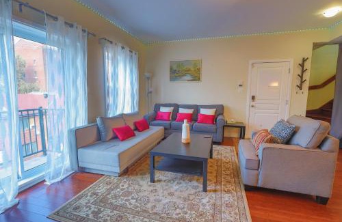 Saint Henri Apartment | Sunset Apartment