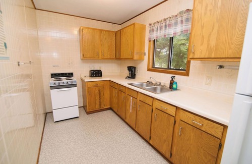 Richmond Cabin | Sunset Bay, a 3BR lakefront cabin situated on the Horseshoe Chain of Lakes