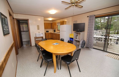 Richmond Cabin | Sunset Bay, a 3BR lakefront cabin situated on the Horseshoe Chain of Lakes