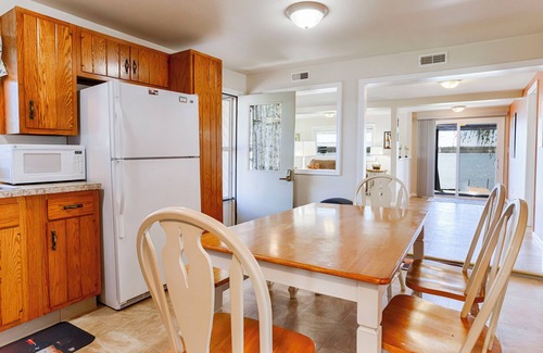 Cayuga Cottage | Sunset Bay:"A Quaint Bungalow by the Lake"