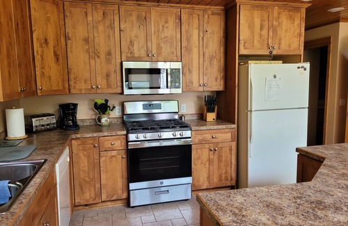 Isle House | Sunset Bay Getaway - Beautiful Home, SAND BEACH!