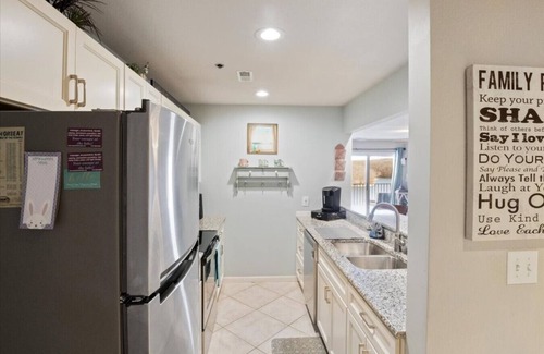 Osage Beach Condo | Sunset Bay - Lakeside Pool, Elevator & Location!