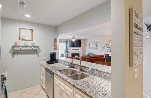Osage Beach Condo | Sunset Bay - Lakeside Pool, Elevator & Location!