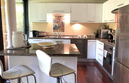 Punaauia Apartment | Sunset Beach Carlton- Tahiti - beachfront luxury residence & pool - 4 pers
