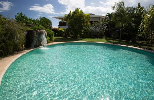 Punaauia Apartment | Sunset Beach Carlton- Tahiti - beachfront luxury residence & pool - 4 pers