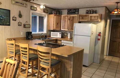 Lake Arrowhead Ski Chalet | Sunset Beach Chalet with Hot Tub & Fire Pit Near Hiking, Skiing & Snowmobiling