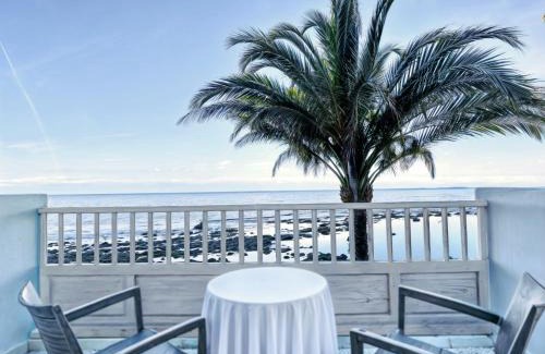 Vueltas Apartment | Sunset Beachfront Apartment