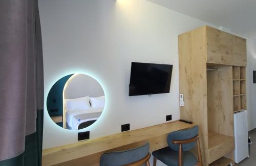 Qeparo House | Sunset Boulevard Hotel