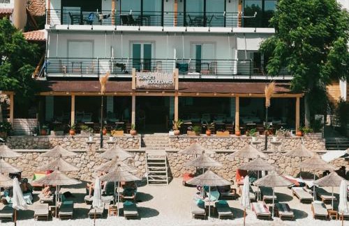 Qeparo House | Sunset Boulevard Hotel