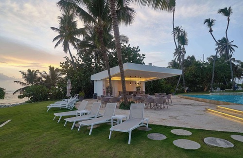Quisqueya Apartment | Sunset Caribbean Beachfront Gataway