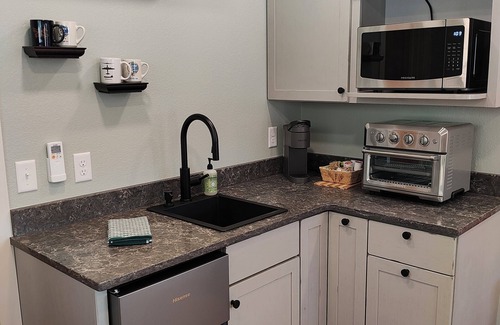 Whitewater Apartment | Sunset Casita at Mother's Buttress, Walking distance to Mother's Buttress Climbing Wall