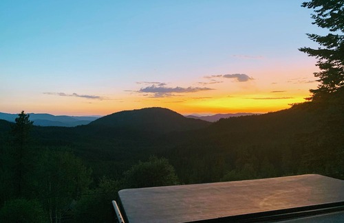 Chewelah Ski Chalet | Sunset Chalet at 49 Degrees North