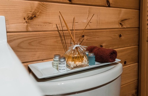 Belgrade Ski Chalet | Sunset Chalet- Stylish Waterfront Gem ⛴️ 🛶🎏🐥🐠🎣