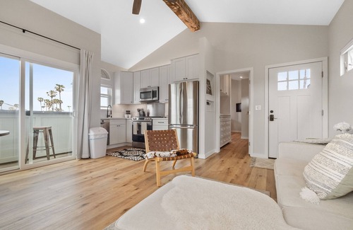 Sunset Cliffs Apartment | Sunset Cliffs Dream House - Patio, W/D, Steps to the Ocean!