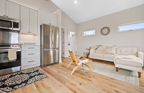 Sunset Cliffs Apartment | Sunset Cliffs Dream House - Patio, W/D, Steps to the Ocean!