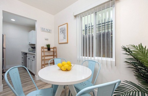 Ocean Beach Apartment | Sunset Cliffs Ocean Beach Designed w/Parking!